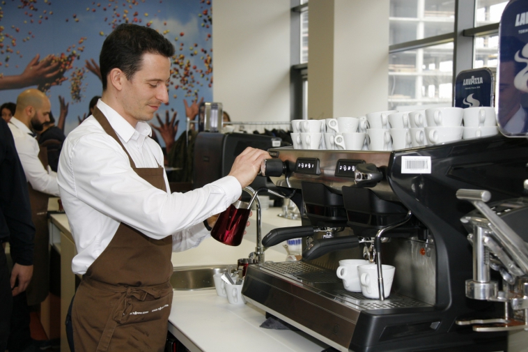 Lavazza България откри първия обучителен център в партньорство с Кока-Кола ХБК Lavazza България откри първия обучителен център в партньорство с Кока-Кола ХБК